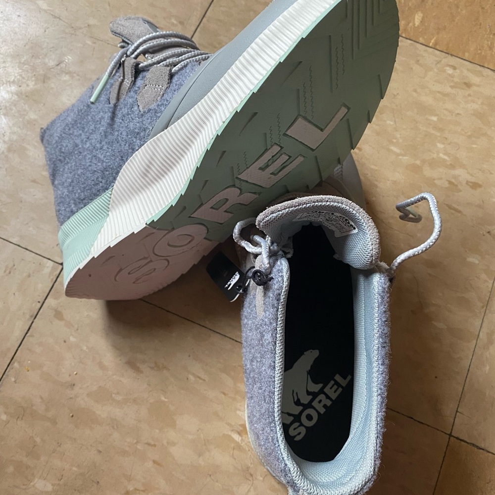 Sorel Out n’ About III women’s Shoes in Gray and Mint